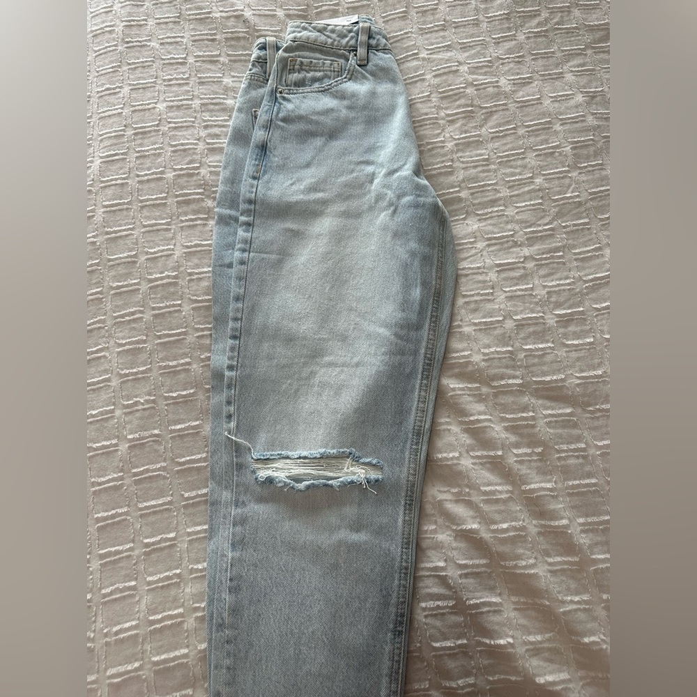 High rise ripped jeans